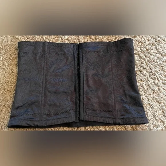 Waist cincher corset, black floral design, like new - Picture 2 of 6